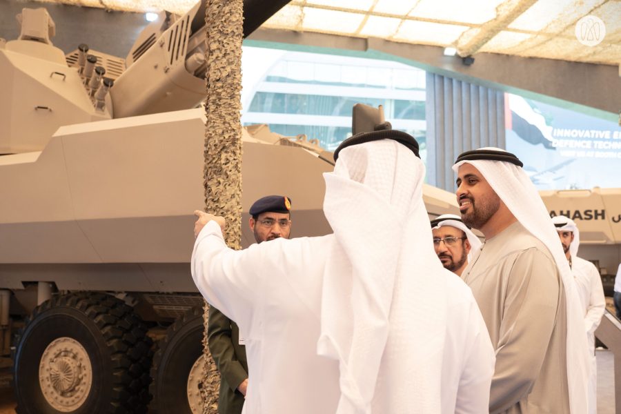 ذياب بن محمد بن زايد يزور معرض «آيدكس» 2025