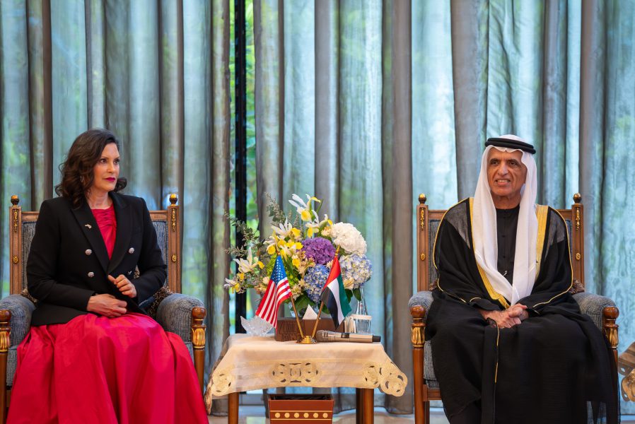 سعود بن صقر يستقبل حاكمة “ميشيغان” ويشهد توقيع اتفاقية لتعزيز الابتكار والنمو الاقتصادي