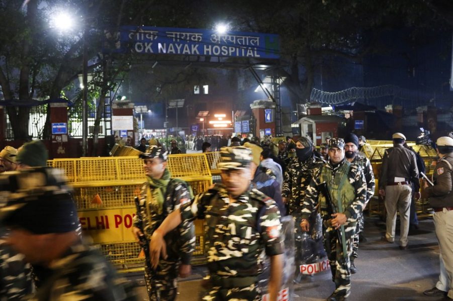 مصرع 15 شخصا على الأقل في تدافع بمحطة قطارات بنيودلهي