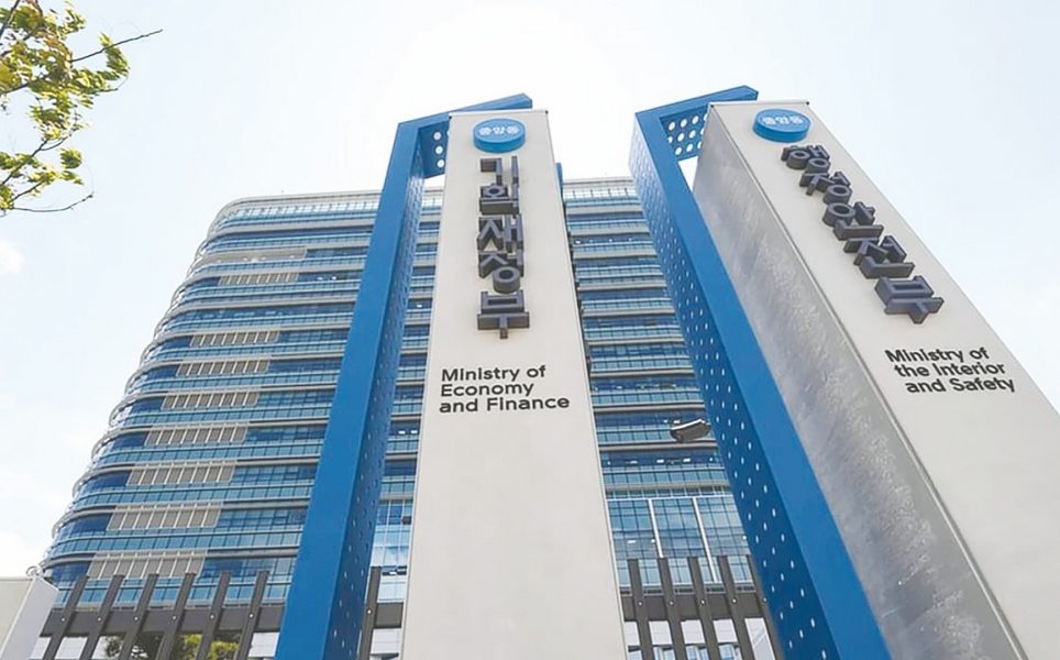 انخفاض الاستثمار المباشر الخارجي لكوريا الجنوبية للعام الثاني