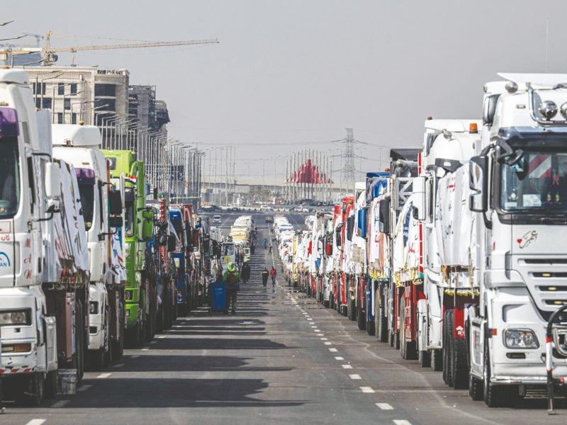 إسرائيل توقف إدخال المساعدات الإنسانية إلى قطاع غزة