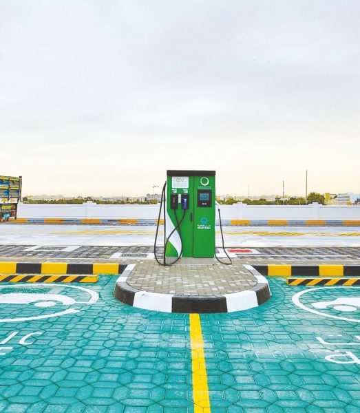 “كهرباء دبي” و”باركن” تعززان المركبات الكهربائية بمحطات شحن جديدة خلال الربع الأول