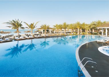 تجارب طعام راقية وإقامة خاصة على الشاطئ في إنتركونتيننتال أبوظبي وإنتركونتيننتال ريزيدنسز أبوظبي