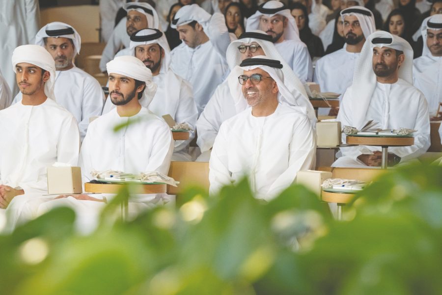 حامد بن زايد يشهد الجلسة الرمضانية الثانية لمجلس محمد بن زايد