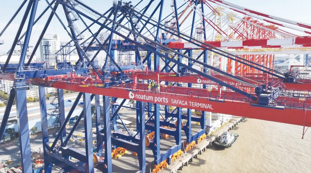 “موانئ أبوظبي” تستعد لتسلم 3 رافعات باناماكس متطورة لاستخدامها في محطة جديدة بمصر