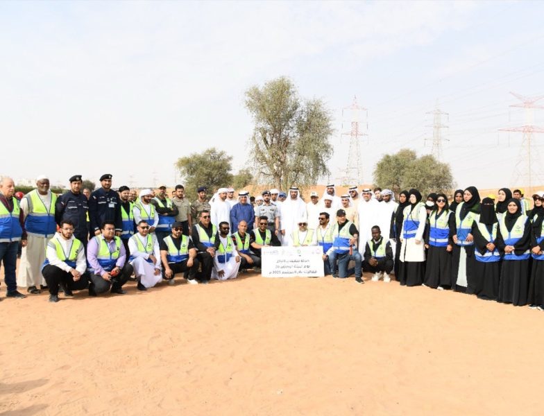 شرطة أبوظبي تشارك في الحملة السنوية لتنظيف منطقة النباغ بمدينة العين