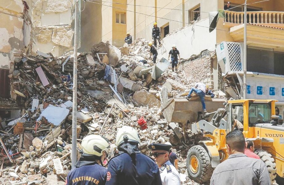 انتشال 6 ضحايا جراء انهيار عقار في صعيد مصر