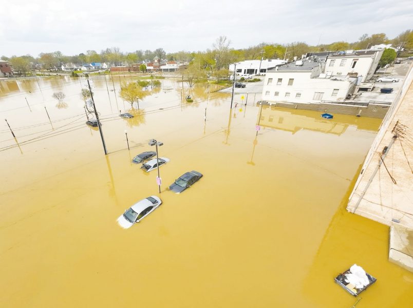 12 قتيلا حصيلة ضحايا العواصف والأعاصير في الولايات المتحدة