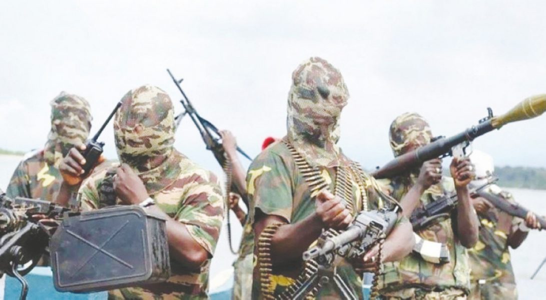 مقتل جندي وثمانية مدنيين وإصابة 25 آخرين بانفجار لغمين في نيجيريا