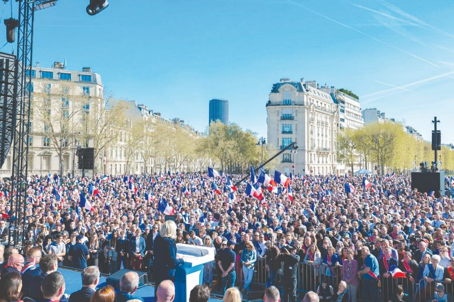 باريس تشهد تظاهرات حاشدة لليمين المتطرف واليسار