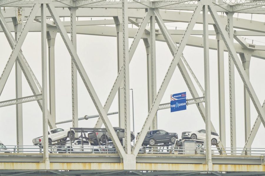 الرسوم الجمركية الأساسية بنسبة 10% على كافة واردات الولايات المتحدة تدخل حيز التنفيذ