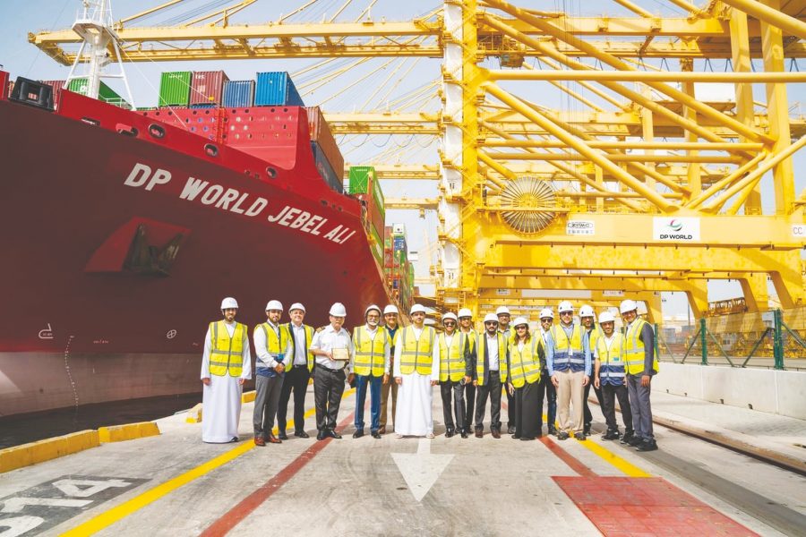 أحدث سفينة تابعة لموانئ دبي العالمية تصل إلى ميناء جبل علي