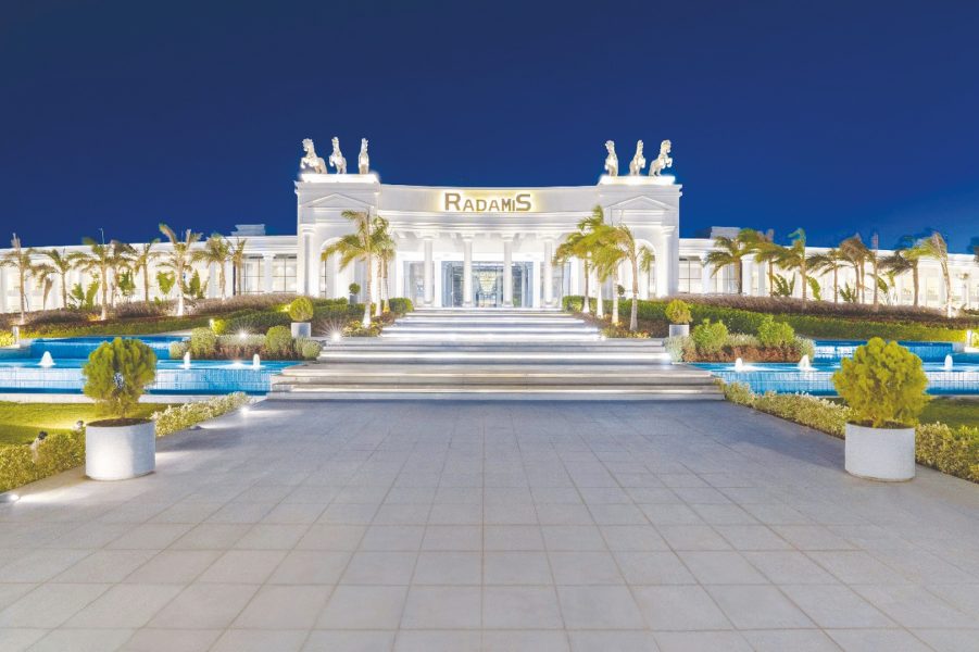 إنريكيه إغليسياس يحيي حفلاً استثنائياً في ريكسوس راداميس شرم الشيخ 3 مايو القادم