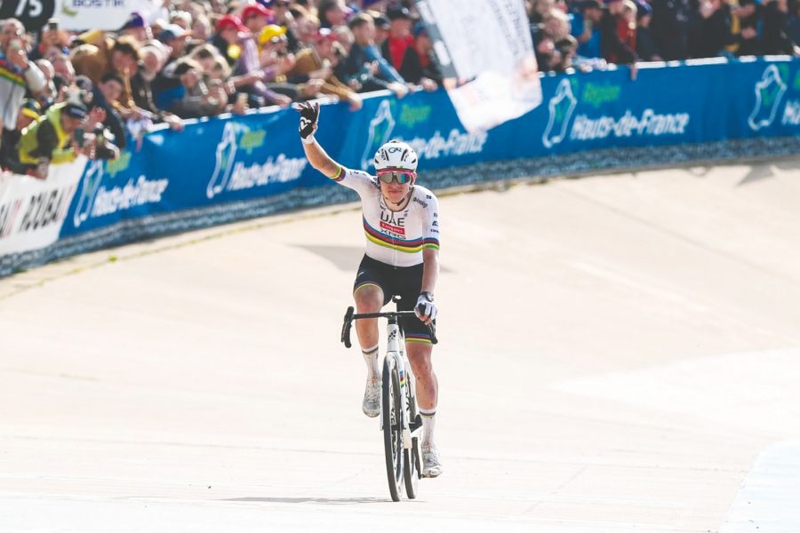 “الإمارات للدراجات” وصيفا في سباق “باريس روبيه”