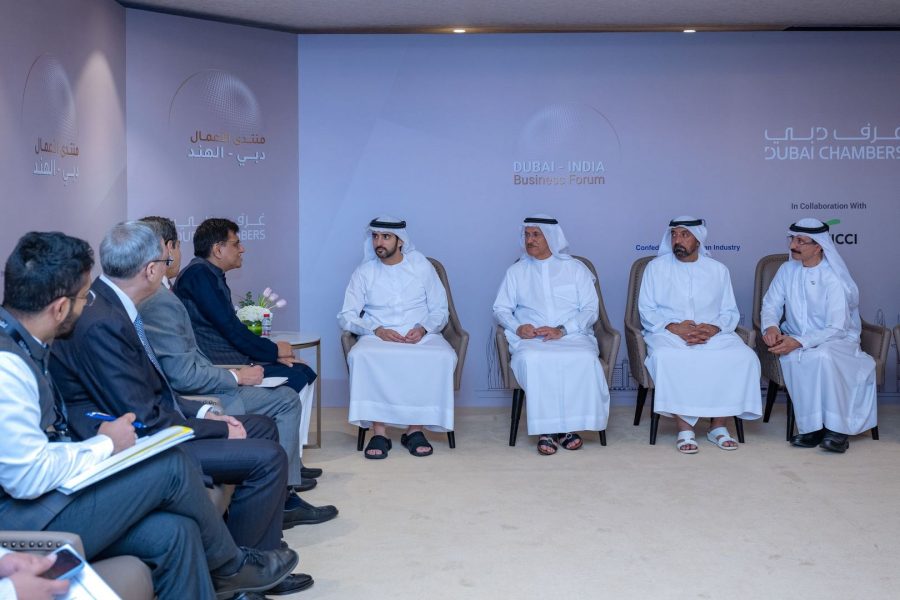 حمدان بن محمد يستعرض مع وزير التجارة والصناعة في الهند آفاق الشراكة الاقتصادية الشاملة بين البلدين