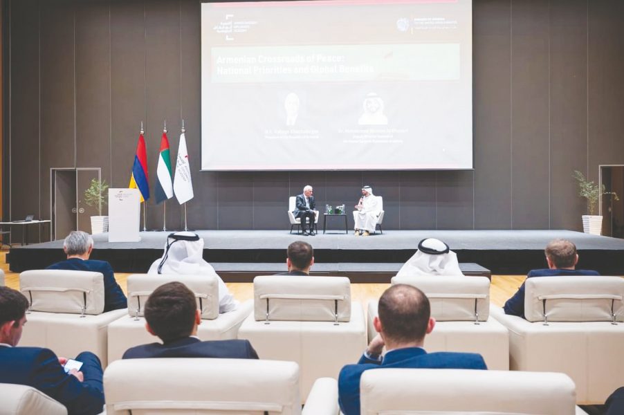 رئيس أرمينيا يلقي محاضرة في “أكاديمية أنور قرقاش” حول تعزيز السلام