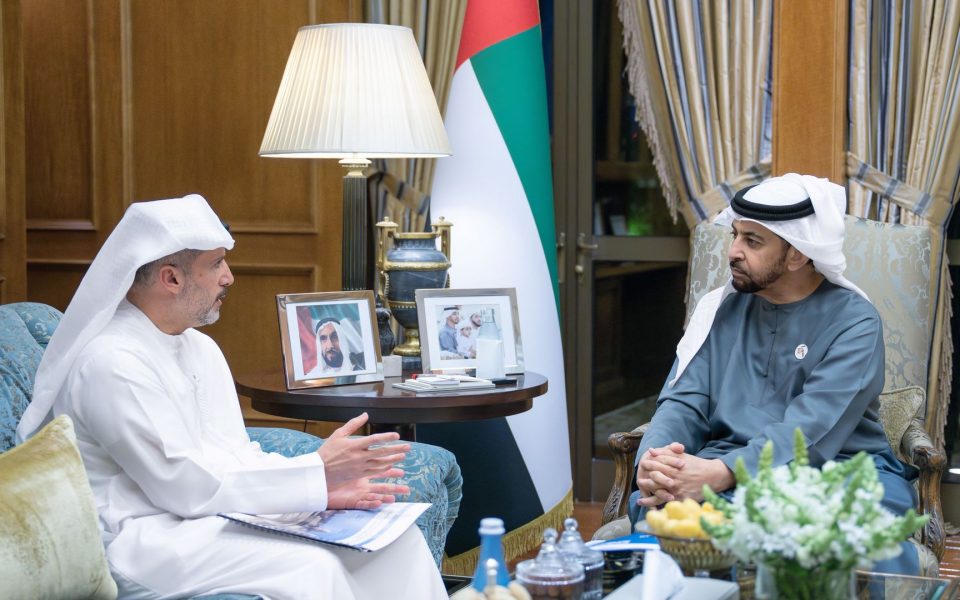 حمدان بن زايد يستقبل وفداً من شركة الإمارات للطاقة النووية