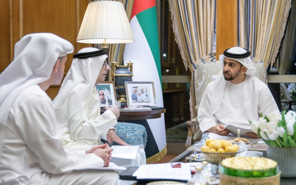 حمدان بن زايد يستقبل وفداً من “أوقاف أبوظبي” ويطلع على جهود تنمية واستدامة القطاع الوقفي في منطقة الظفرة