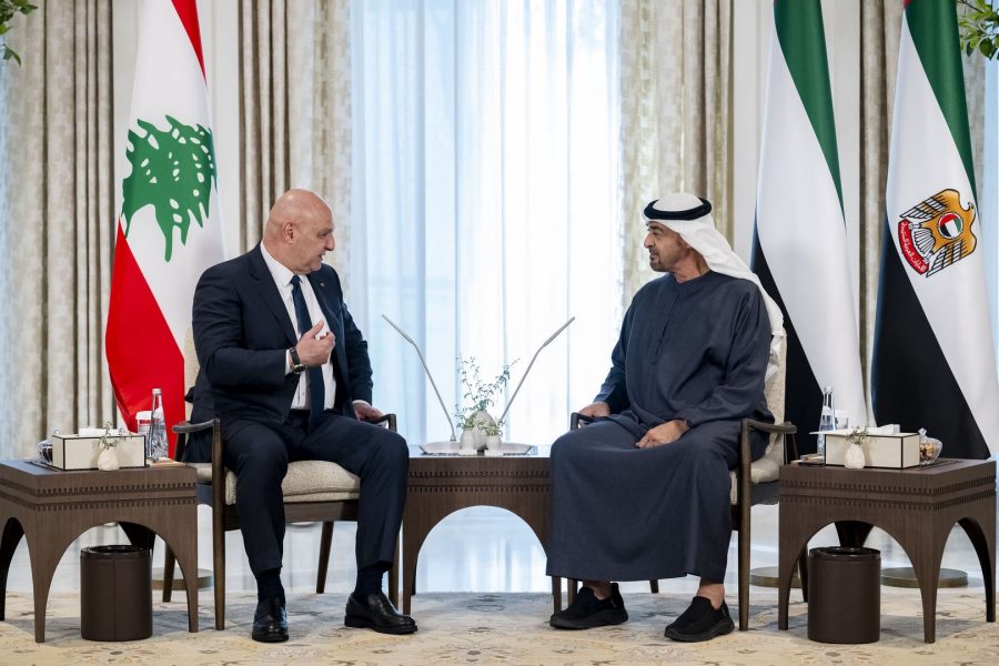 رئيس الدولة يؤكد دعم الإمارات كل ما يحقق تطلعات الشعب اللبناني الشقيق