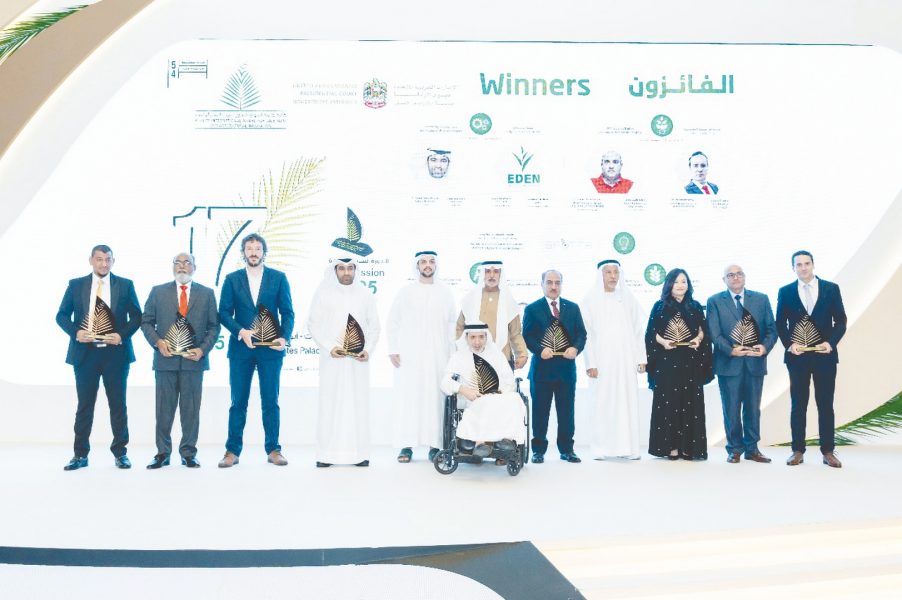 تكريم الفائزين بجائزة خليفة لنخيل التمر.. وهزاع بن زايد “شخصية العام 2025”