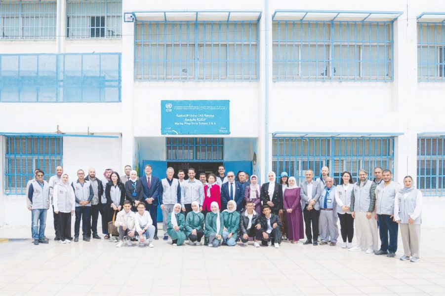 سلطان بن أحمد القاسمي يزور مخيم ماركا للاجئين ومؤسسات إنسانية في الأردن