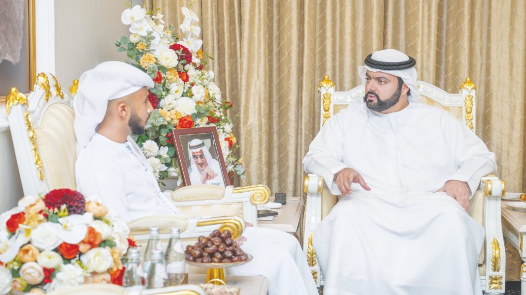 ولي عهد الفجيرة يلتقي أحمد الكعبي الحاصل على سيف الشرف من كلية راشد بن سعيد آل مكتوم البحرية