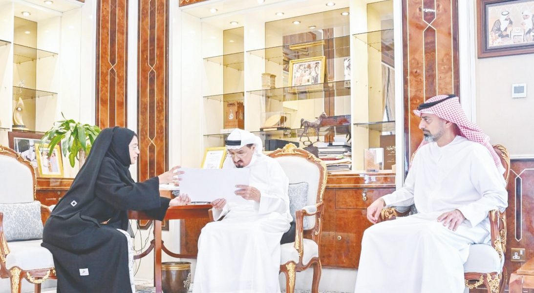 حميد بن راشد يطّلع على تقرير الأوقاف في عجمان