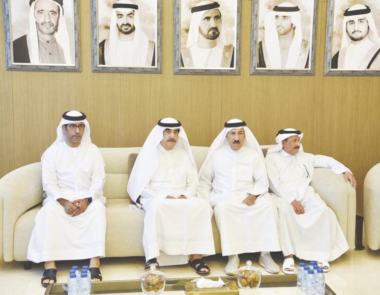 حاكم أم القيوين يقدم واجب العزاء في وفاة راشد بن على بن عبدالله الشعفار