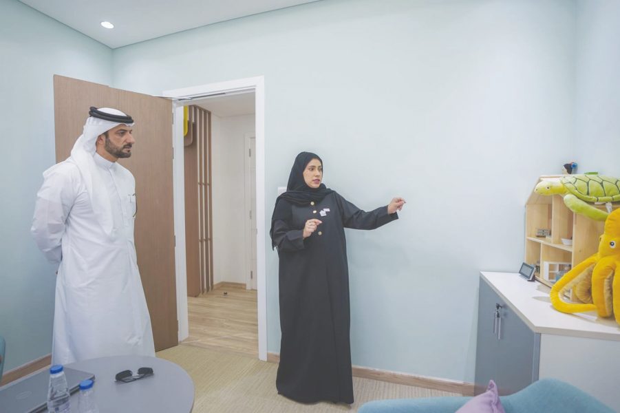 سلطان بن أحمد القاسمي يزور “كنف” بيت الطفل في الشارقة