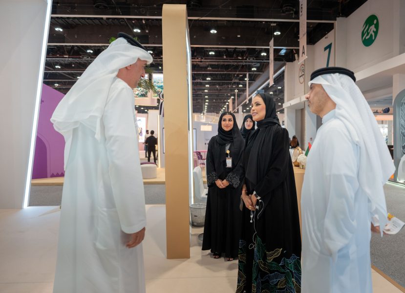 “خليفة التربوية” تعرف بدورها في ترسيخ ثقافة التميز خلال”أبوظبي للكتاب”