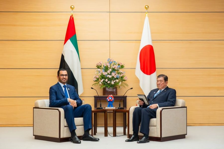 رئيس الدولة يبعث رسالة خطية إلى رئيس وزراء اليابان سلمها مبعوث الإمارات الخاص
