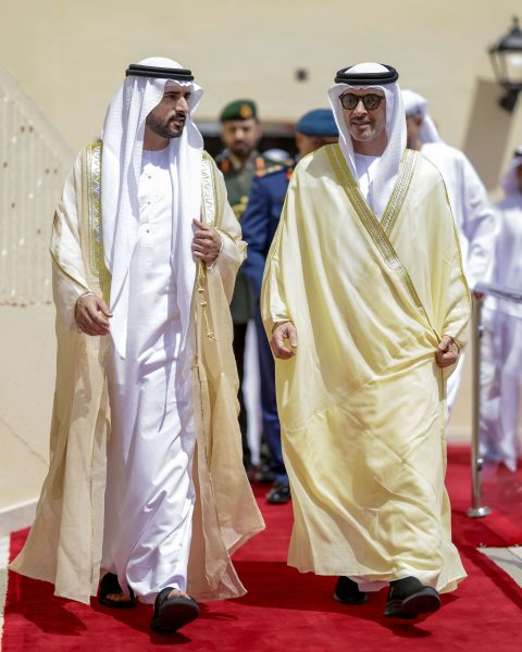 حمدان بن محمد يشهد حفل تخريج دورة الضباط الجامعيين 43 في كلية زايد الثاني العسكرية