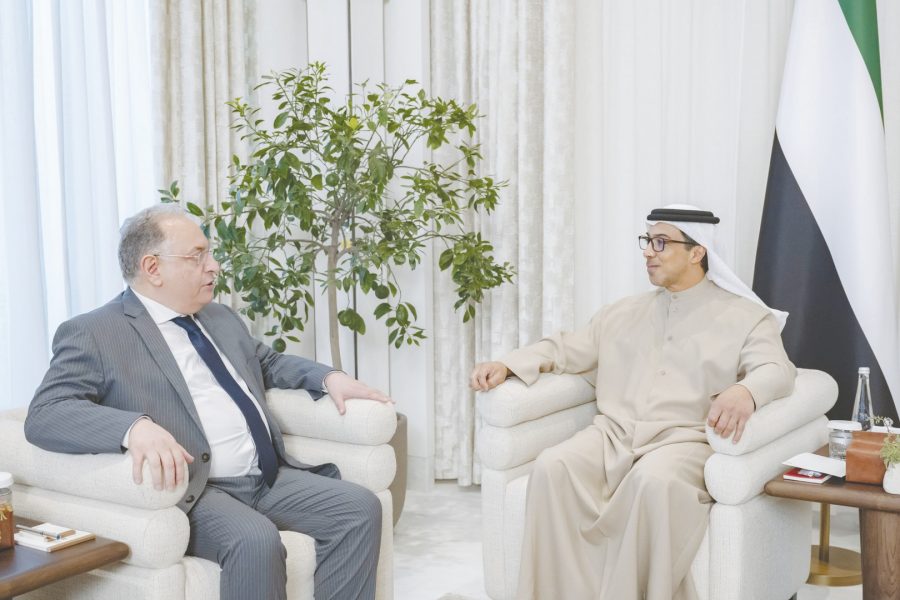 منصور بن زايد يبحث سبل تعزيز التعاون مع وزير المالية السوري