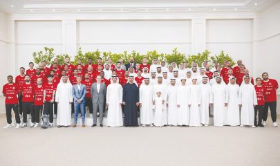 رئيس الدولة يستقبل فريق شباب الأهلي ويهنئهم بتتويج جهودهم خلال الموسم بالإنجازات