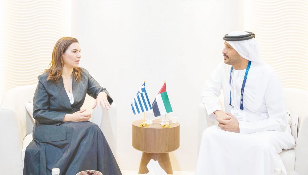 الإمارات واليونان تبحثان سبل تنمية آفاق التعاون في القطاع السياحي