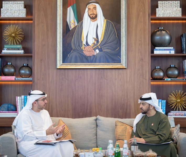 حمدان بن زايد يستقبل وفدا من “قطارات الاتحاد” ويطلع على مستجدات مشروع السكك الحديدية الوطنية