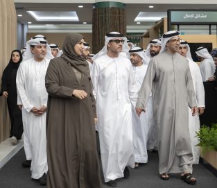 منصور بن زايد وهزاع بن زايد يشهدان انطلاق النسخة الأولى من المؤتمر والمعرض الزراعي الإماراتي في العين