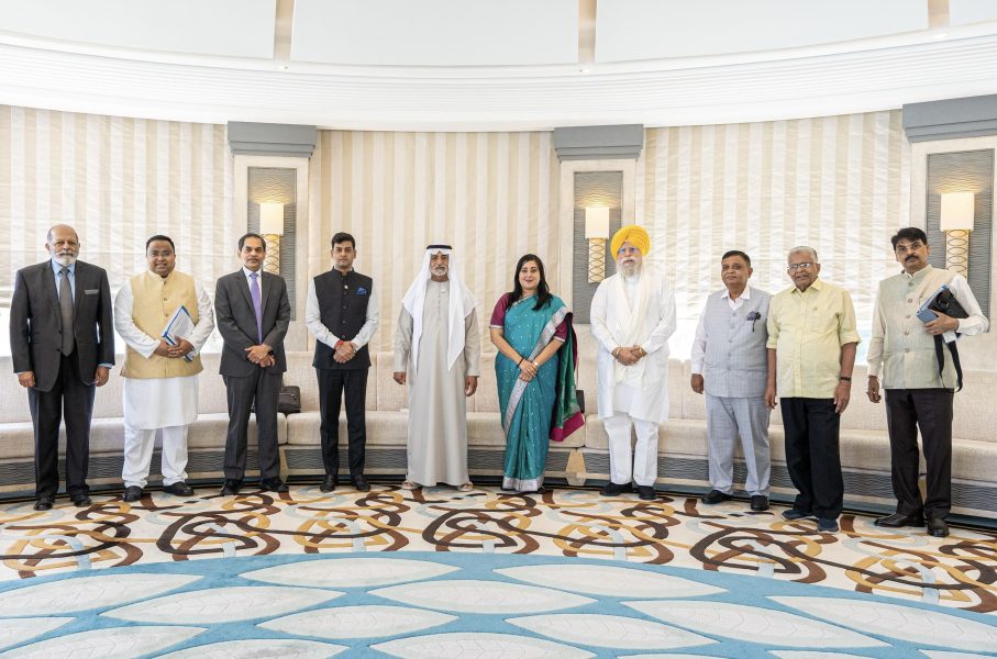 نهيان بن مبارك يستقبل وفدا برلمانيا متعدد الأحزاب من الهند