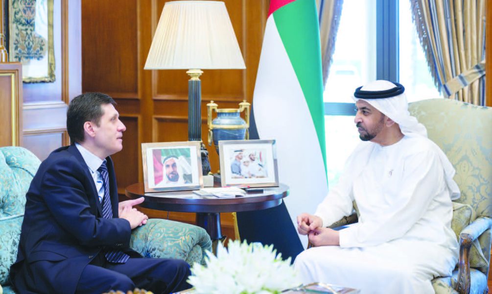 حمدان بن زايد يستقبل سفير روسيا الاتحادية لدى الدولة