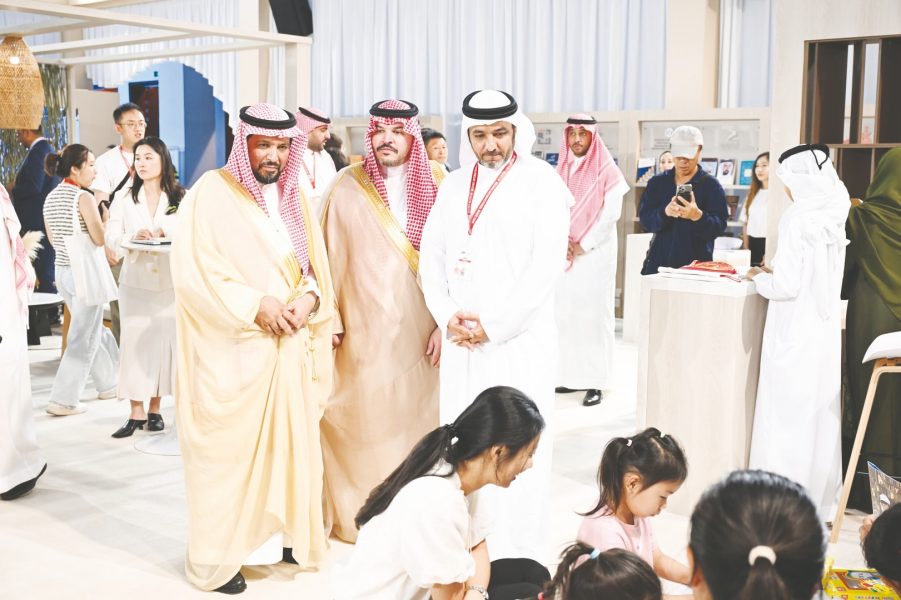 وفد سعودي يزور جناح الإمارات بمعرض بكين الدولي للكتاب