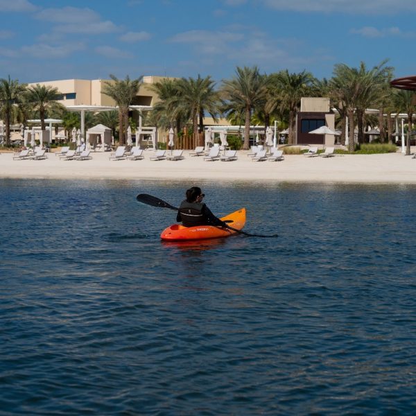 إجازة صيفية لا تُنسى في “إرث” أبوظبي بمجموعة مُثيرة من أنشطة الرياضات المائية