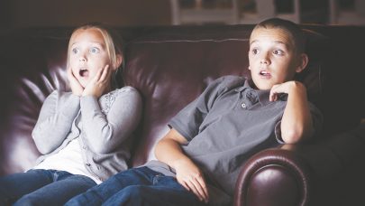 مشاهدة الأولاد لبرامج عنيفة في مرحلة مبكرة تزيد العدوانية