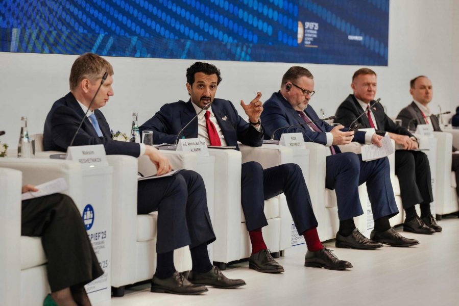 ابن طوق يستعرض تجربة الإمارات في تنويع الاقتصاد الوطني وتعزيز تنافسيته خلال منتدى سان بطرسبرغ