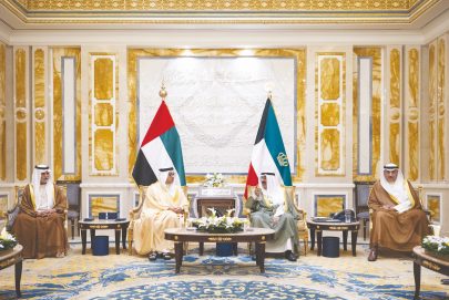 أمير الكويت ومنصور بن زايد يبحثان العلاقات الأخوية وتعزيز التعاون المشترك بين البلدين