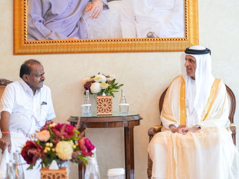 سعود بن صقر يستقبل وزير الصلب والصناعات الثقيلة الهندي