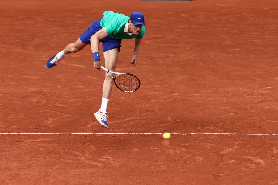 تأهل سينر وبواسون وغوف إلى نصف نهائي رولان جاروس للتنس