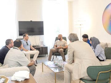 عبدالله آل حامد يلتقي أمير هولندا ونائب عمدة مدينة كان، في إطار الجهود التحضيرية لانعقاد قمة بريدج بأبوظبي