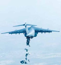 الإمارات تنفذ عملية الإنزال الجوي الـ58 للمساعدات وتُدخل 41 شاحنة جديدة إلى غزة