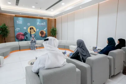 نادي الشارقة للصحافة يطلق بودكاست “من الشارقة نبدأ” ضمن برنامج “إثمار” للتدريب الإعلامي