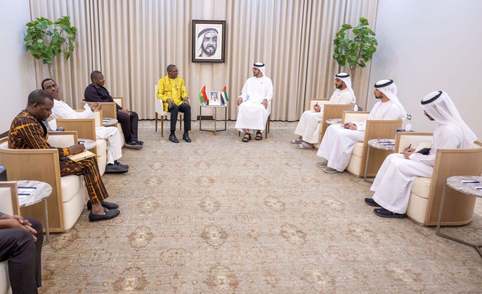 شخبوط بن نهيان يستقبل وزير خارجية بوركينا فاسو